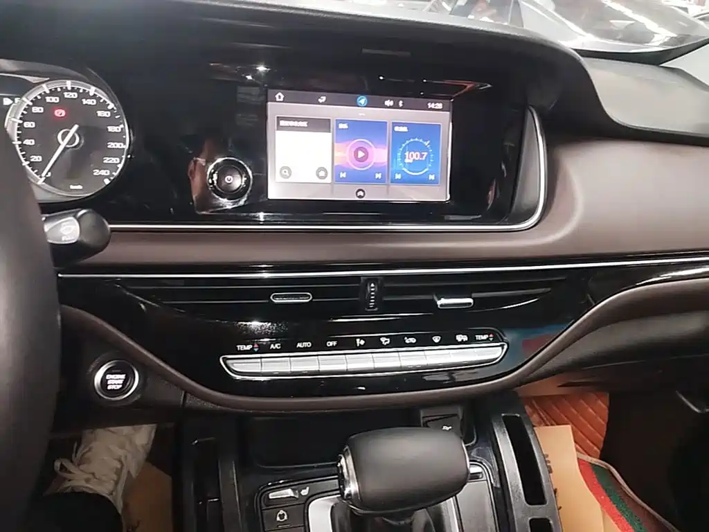 GAC Motor Trumpchi M6 — фото 13
