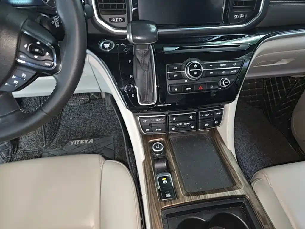 GAC Motor Trumpchi M8 — фото 14