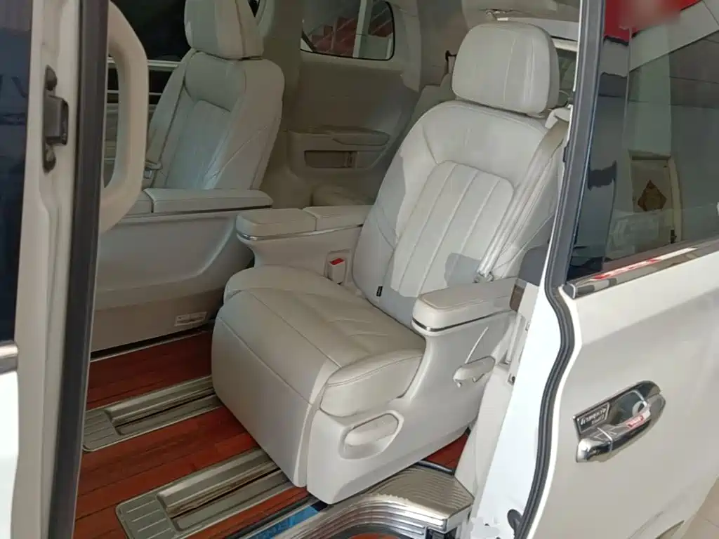 GAC Motor Trumpchi M8 — фото 17