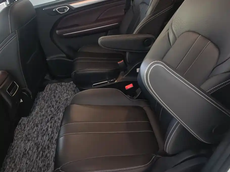 GAC Motor Trumpchi M6 — фото 8