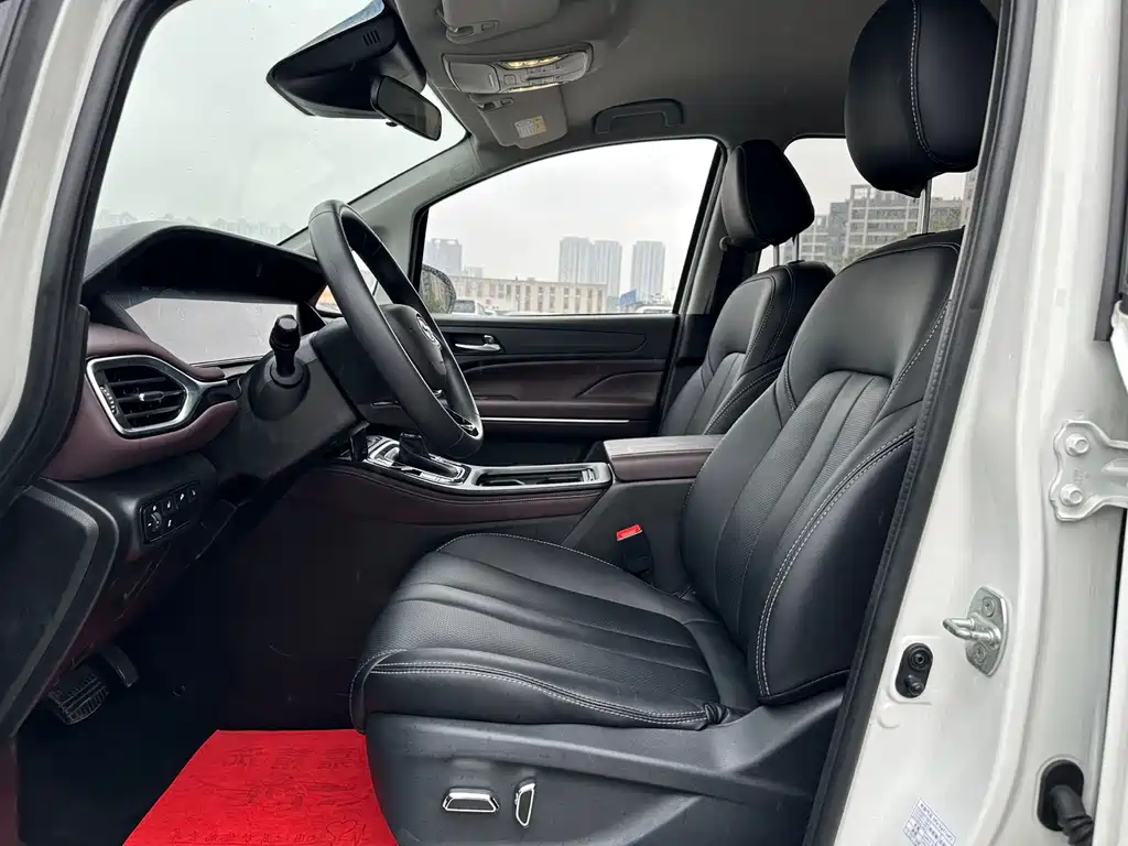 GAC Motor Trumpchi M6 — фото 9