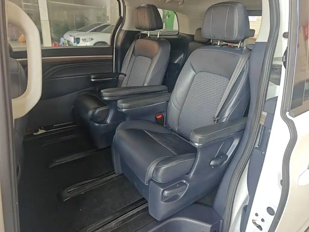 GAC Motor Trumpchi M8 — фото 17