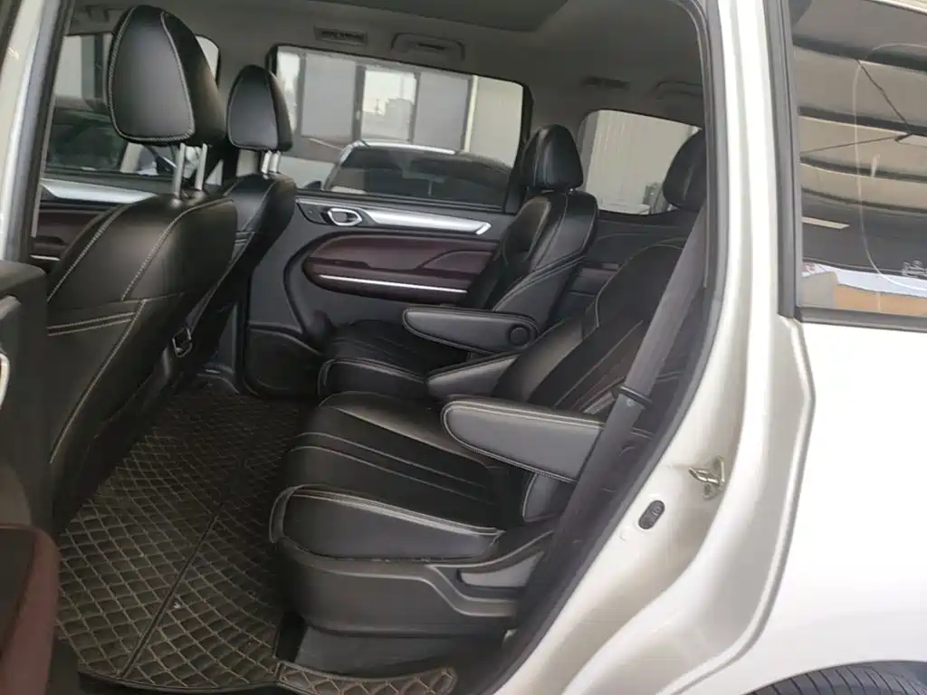 GAC Motor Trumpchi M6 — фото 17