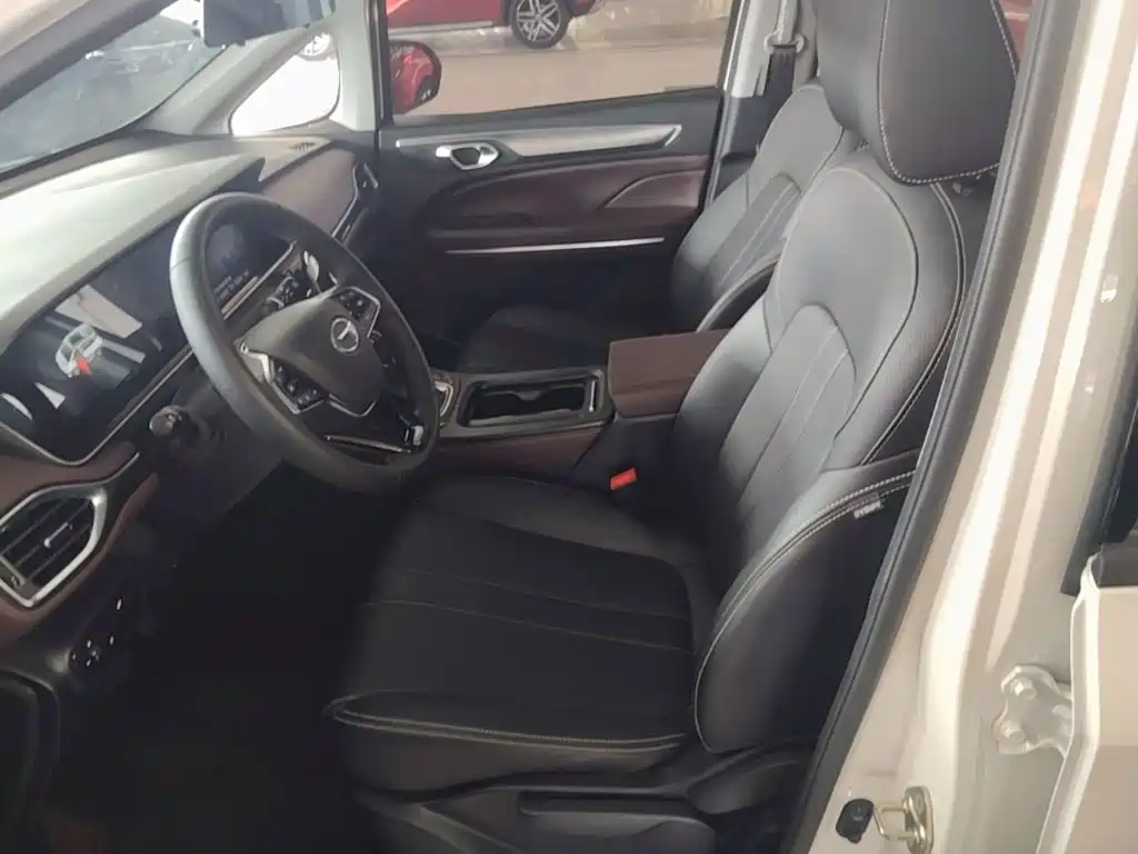 GAC Motor Trumpchi M6 — фото 15