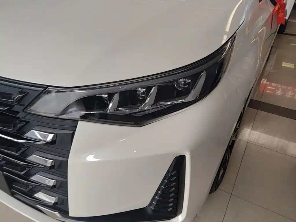 GAC Motor Trumpchi M6 — фото 24