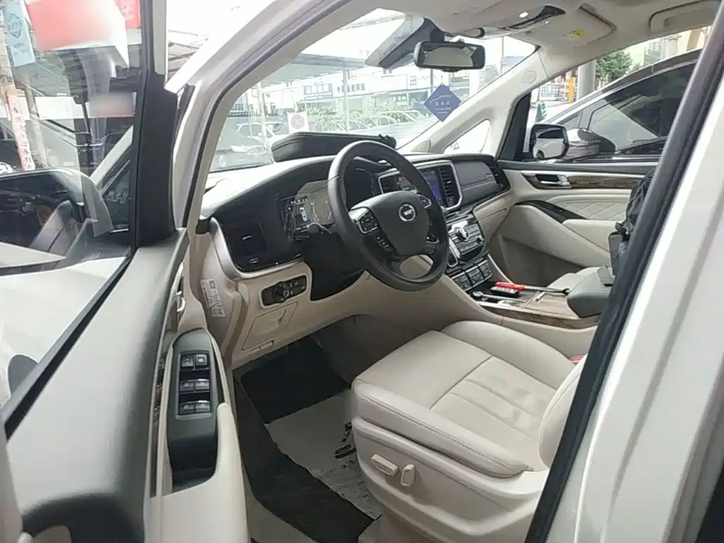 GAC Motor Trumpchi M8 — фото 16