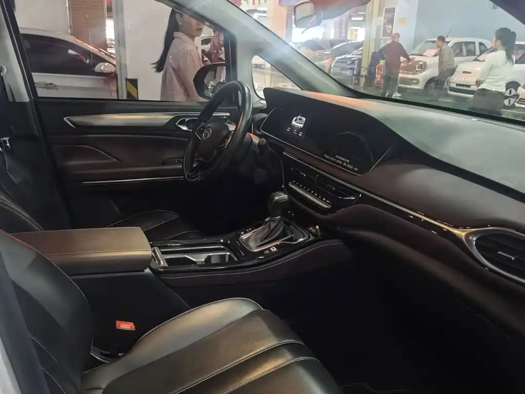 GAC Motor Trumpchi M6 — фото 10