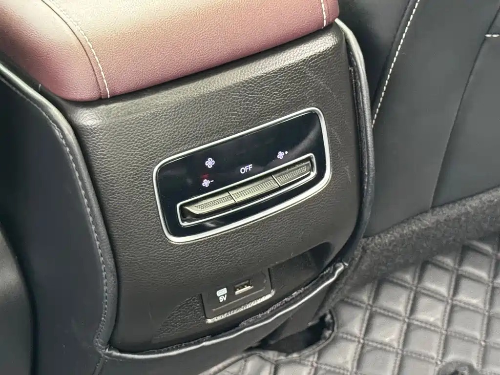 GAC Motor Trumpchi M6 — фото 18