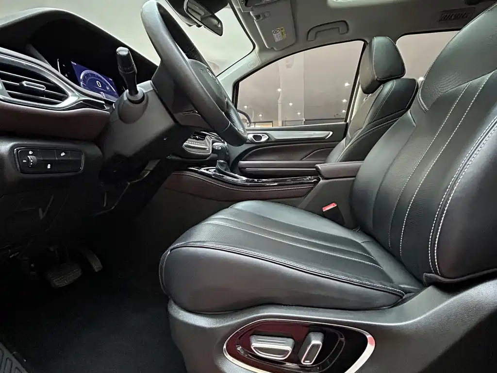 GAC Motor Trumpchi M6 — фото 13