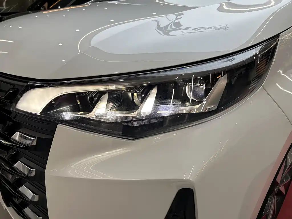 GAC Motor Trumpchi M6 — фото 33