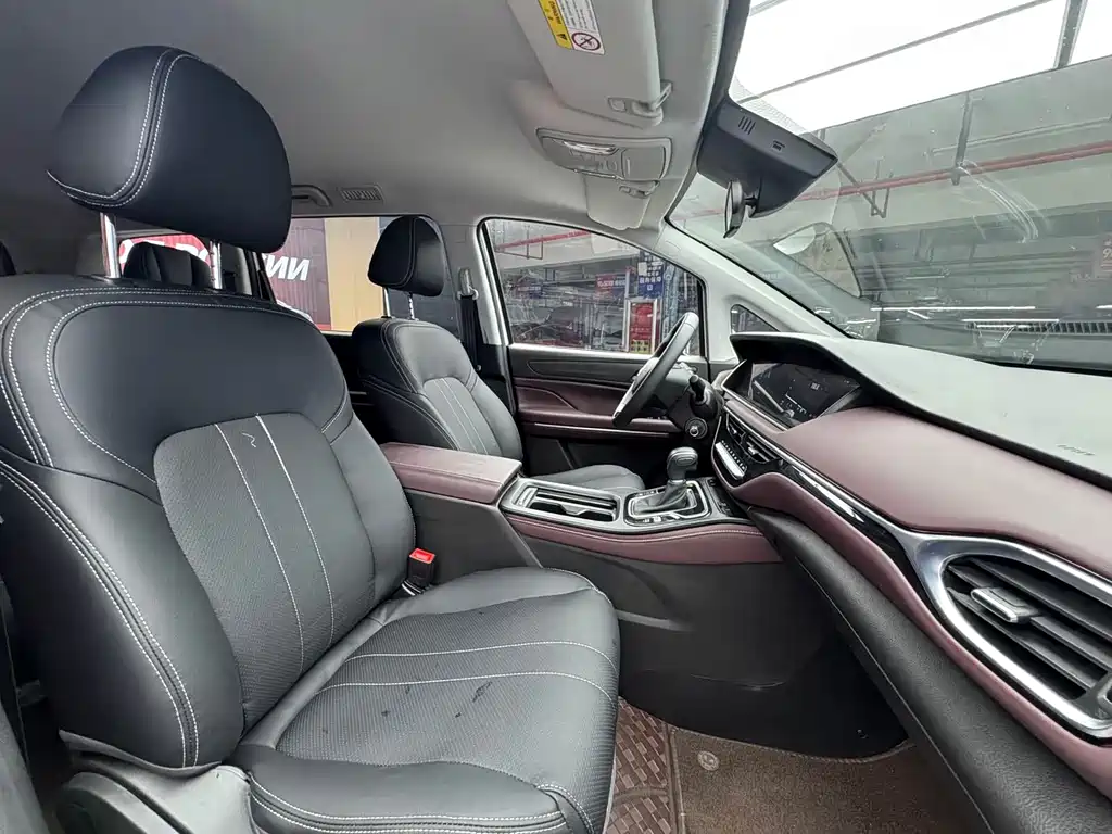 GAC Motor Trumpchi M6 — фото 17