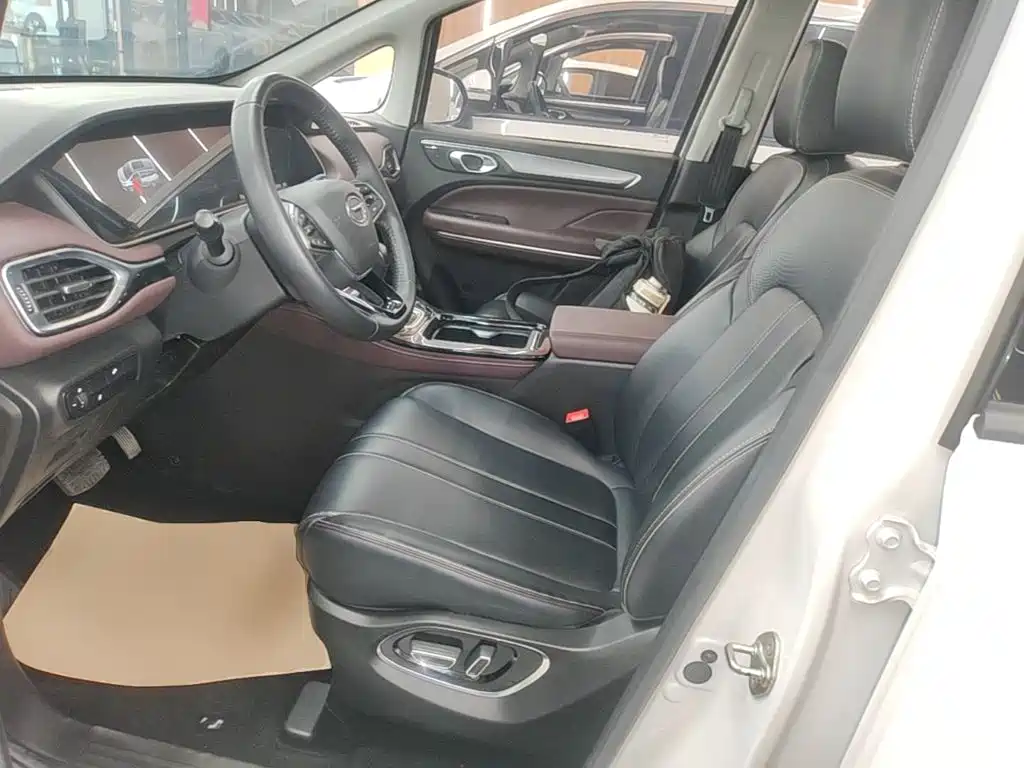 GAC Motor Trumpchi M6 — фото 15