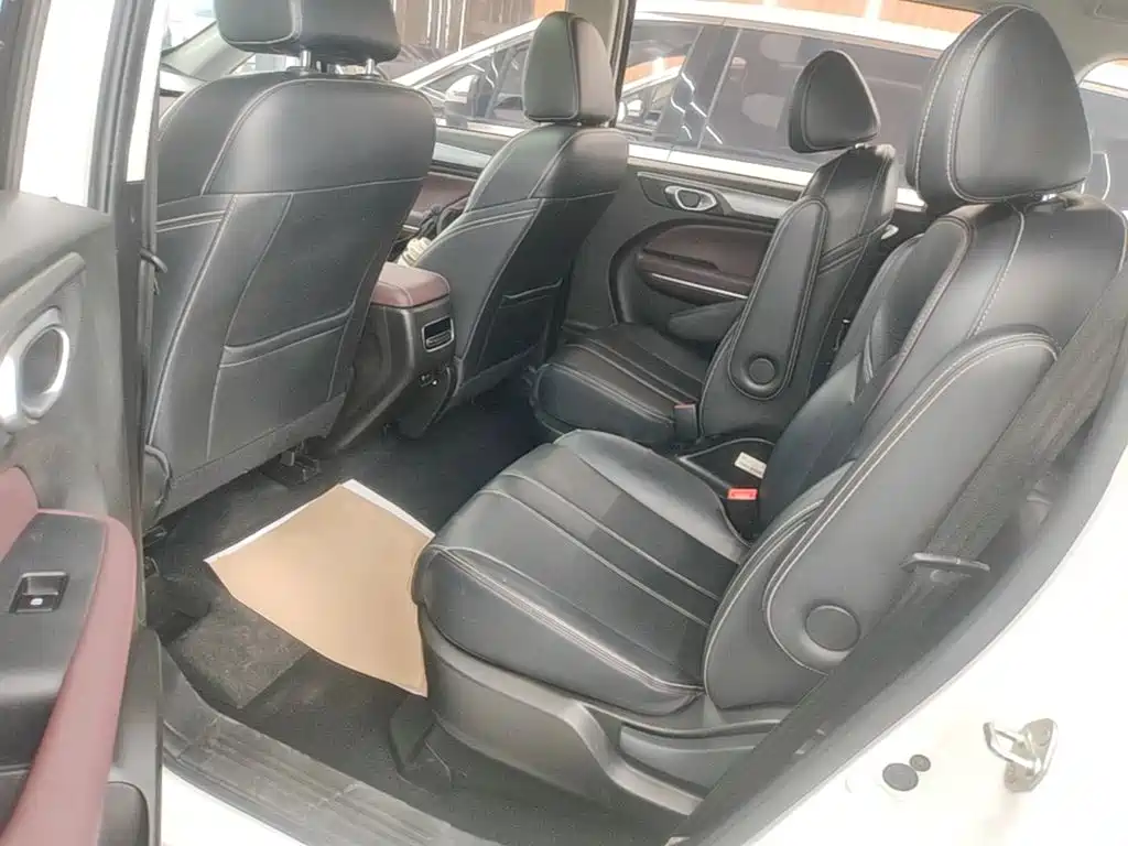 GAC Motor Trumpchi M6 — фото 17