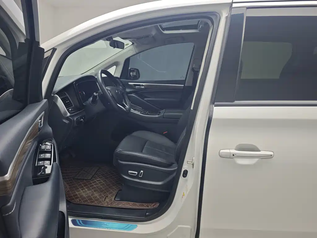 GAC Motor Trumpchi M8 — фото 10