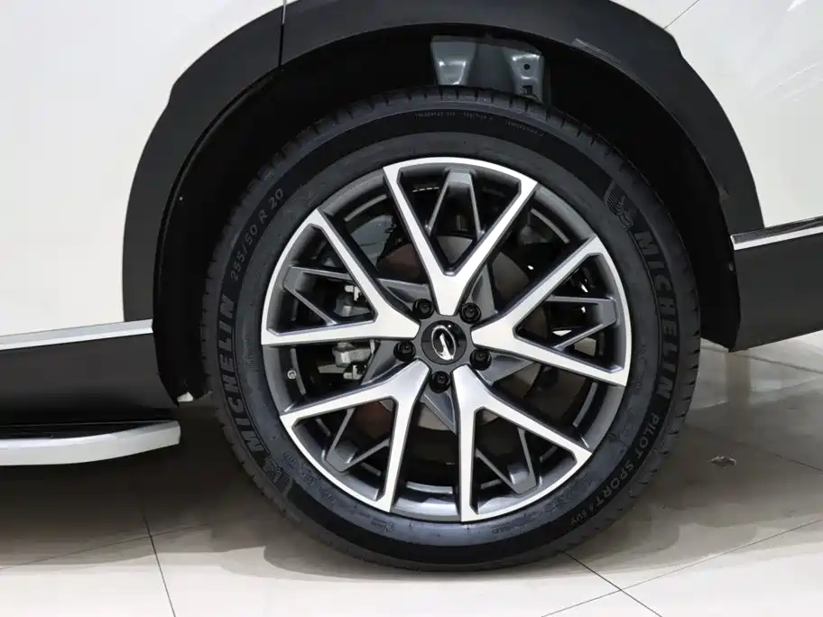 GAC Motor Trumpchi GS8 — фото 20