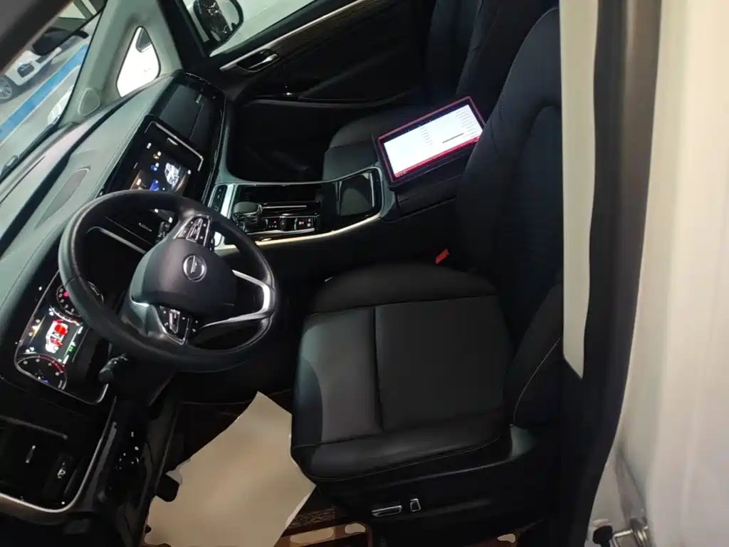 GAC Motor Trumpchi M8 — фото 15
