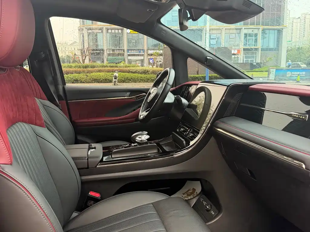 GAC Motor Trumpchi M8 — фото 13