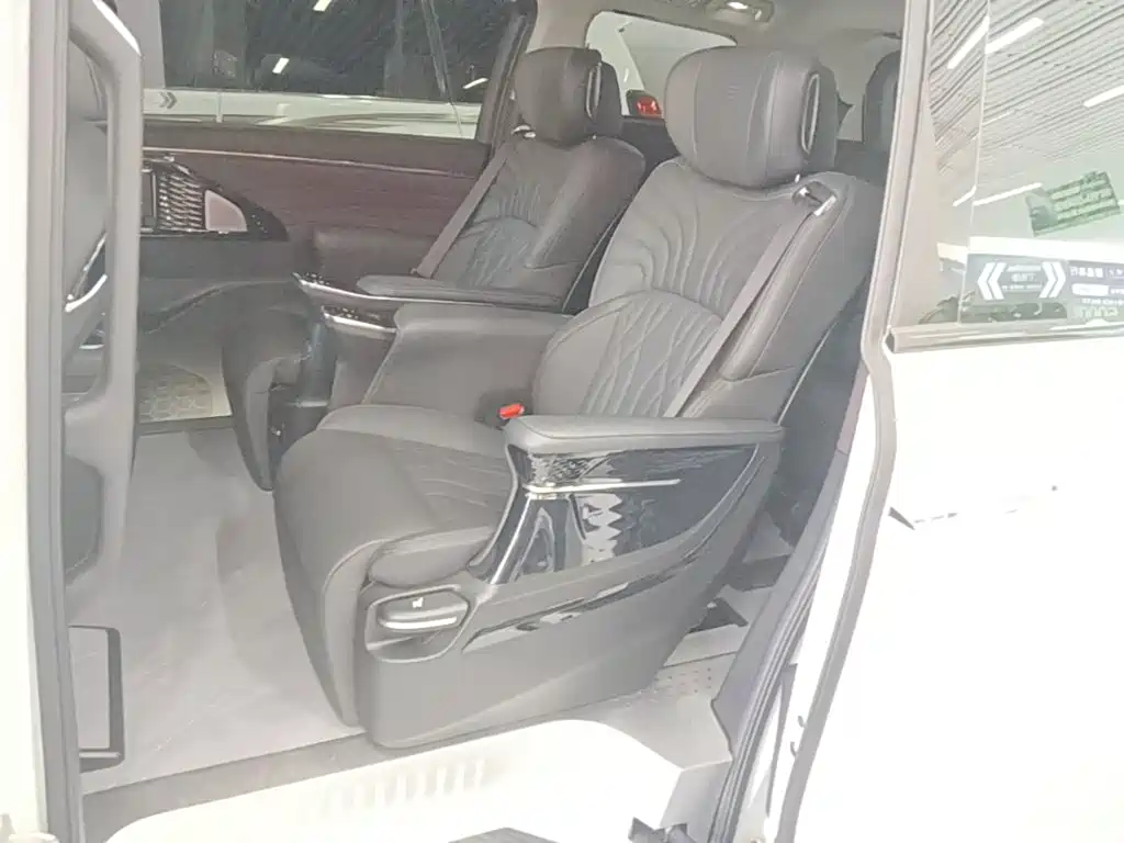 GAC Motor Trumpchi M8 — фото 17