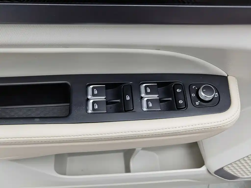 Geely Icon — фото 9