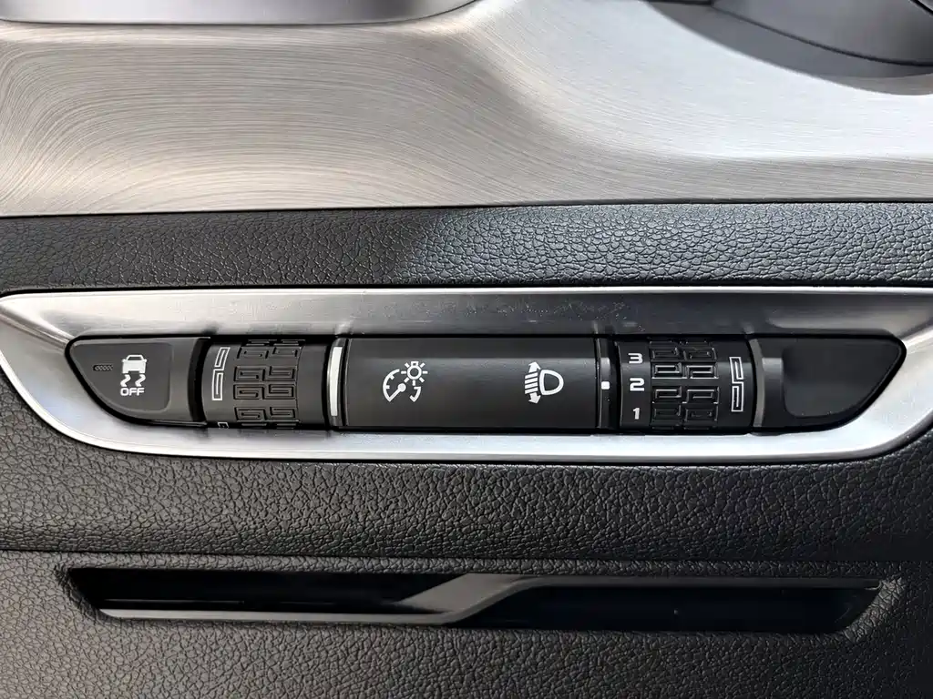 Geely Binyue — фото 20
