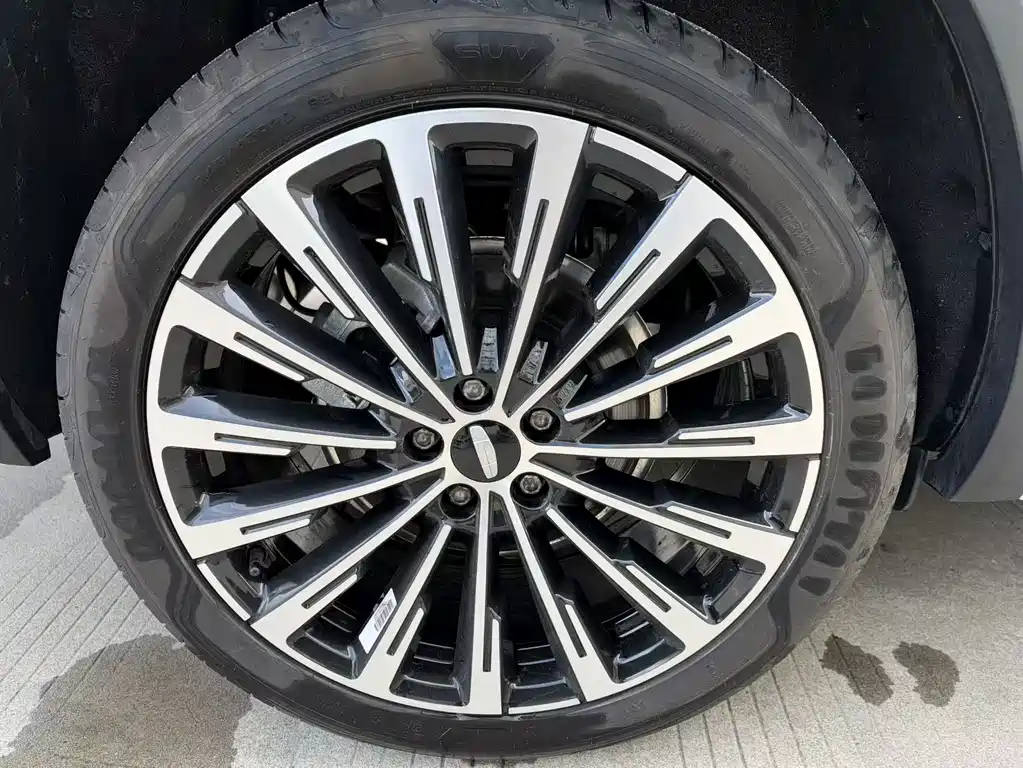 Geely Xingyue L — фото 19