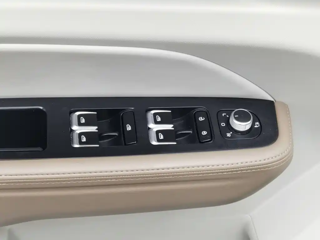 Geely Icon — фото 9