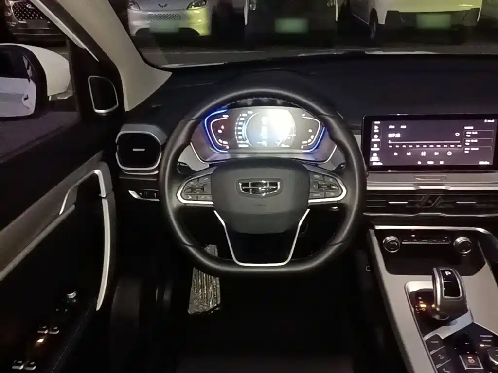 Geely Binyue NEV — фото 11