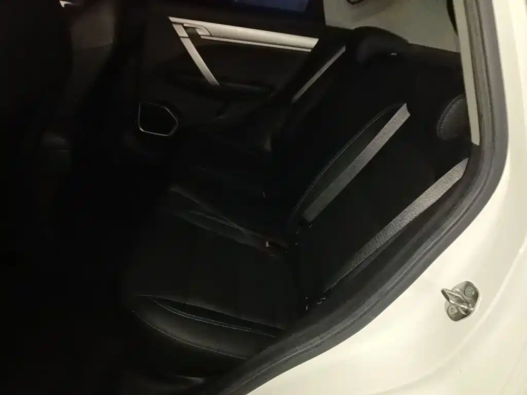 Geely Binyue NEV — фото 17