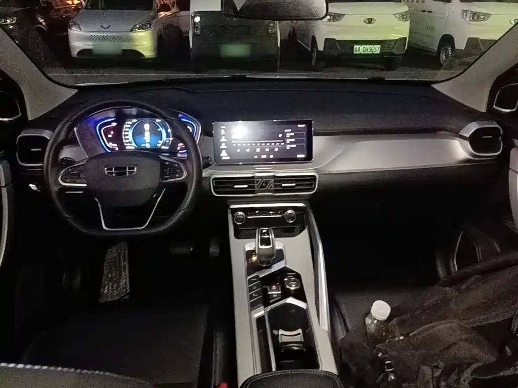 Geely Binyue NEV — фото 10