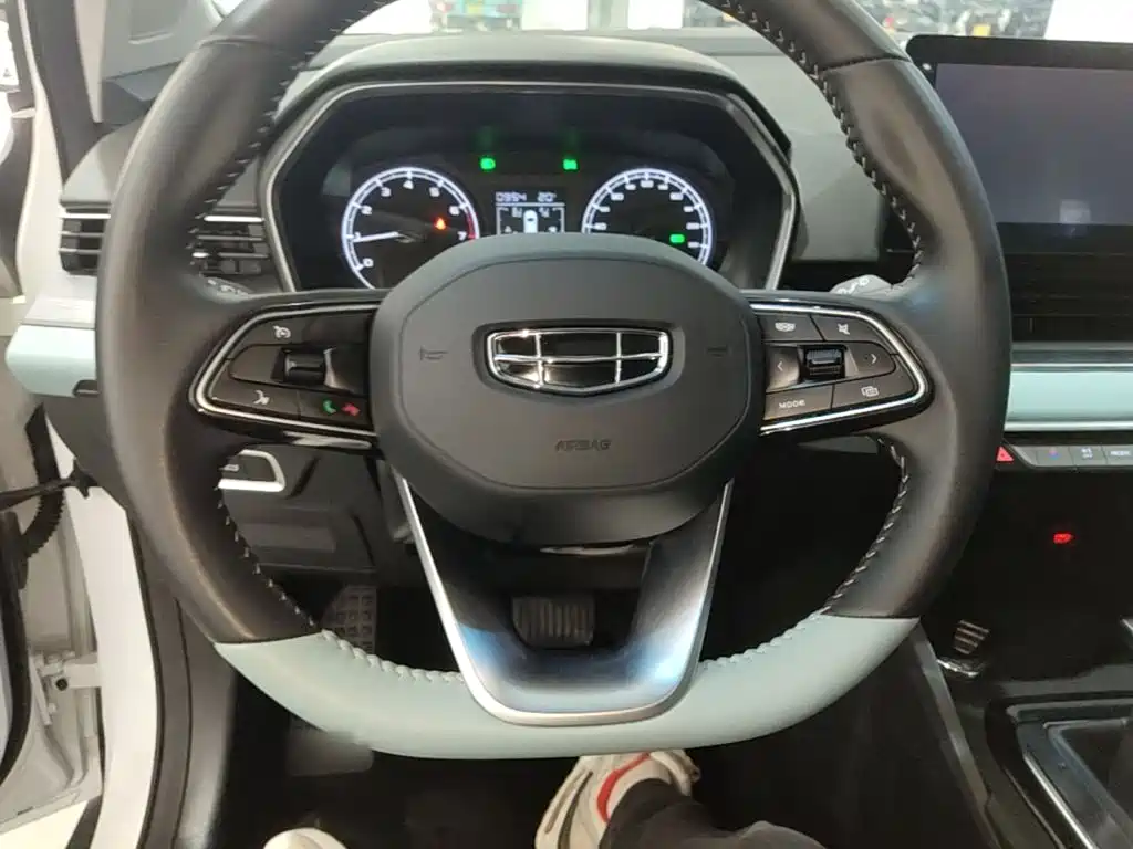 Geely Emgrand S — фото 11