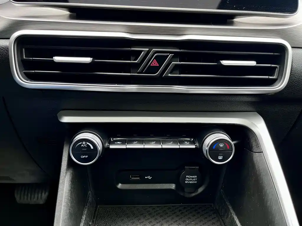 Geely Binyue — фото 13
