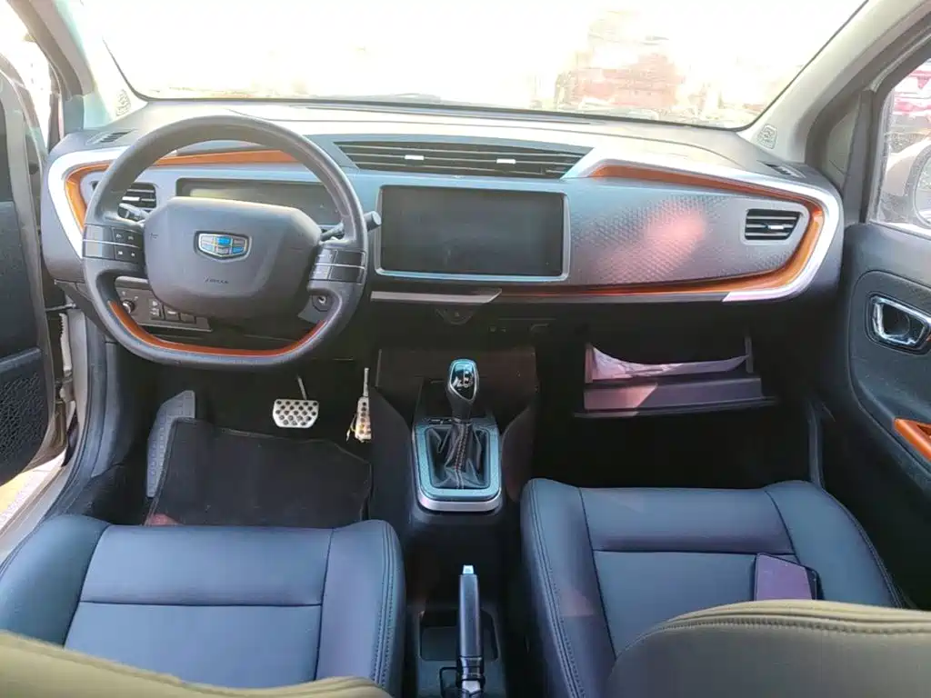 Geely Vision X1 — фото 10