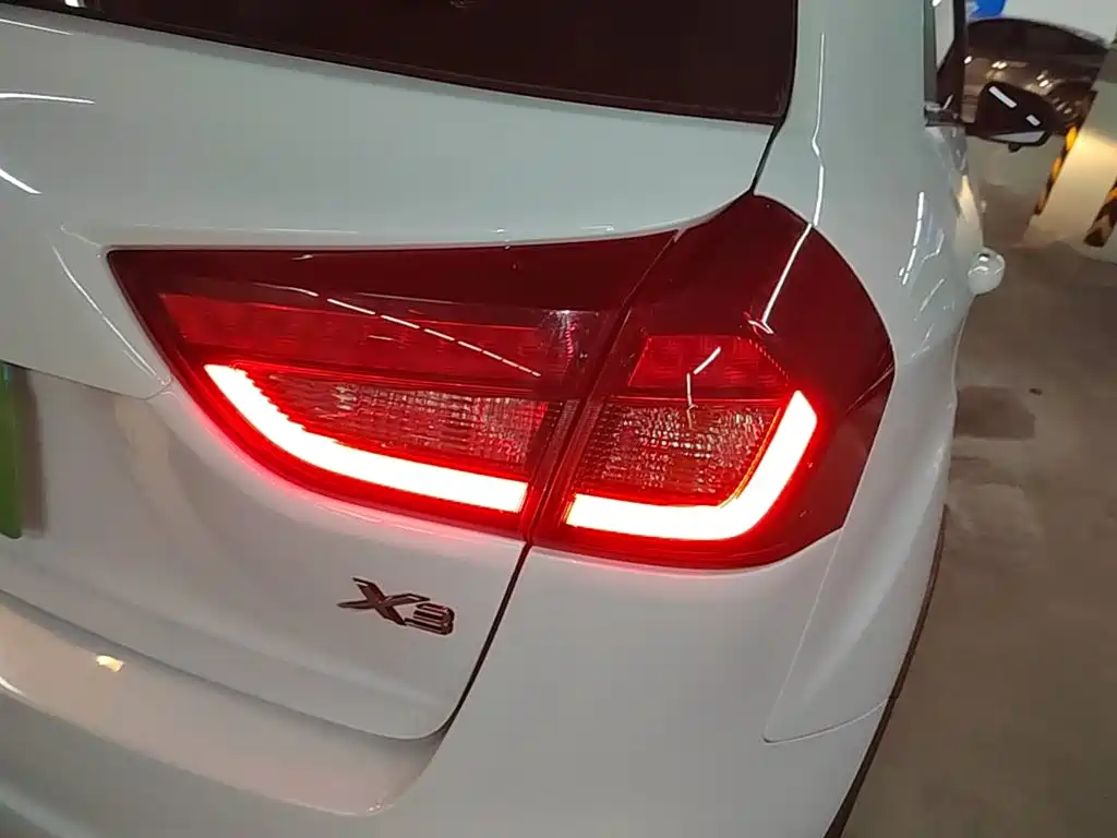 Geely Vision X3 — фото 8