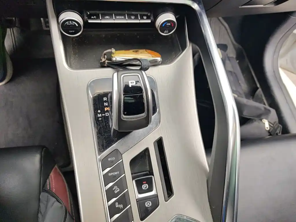 Geely Binyue — фото 17