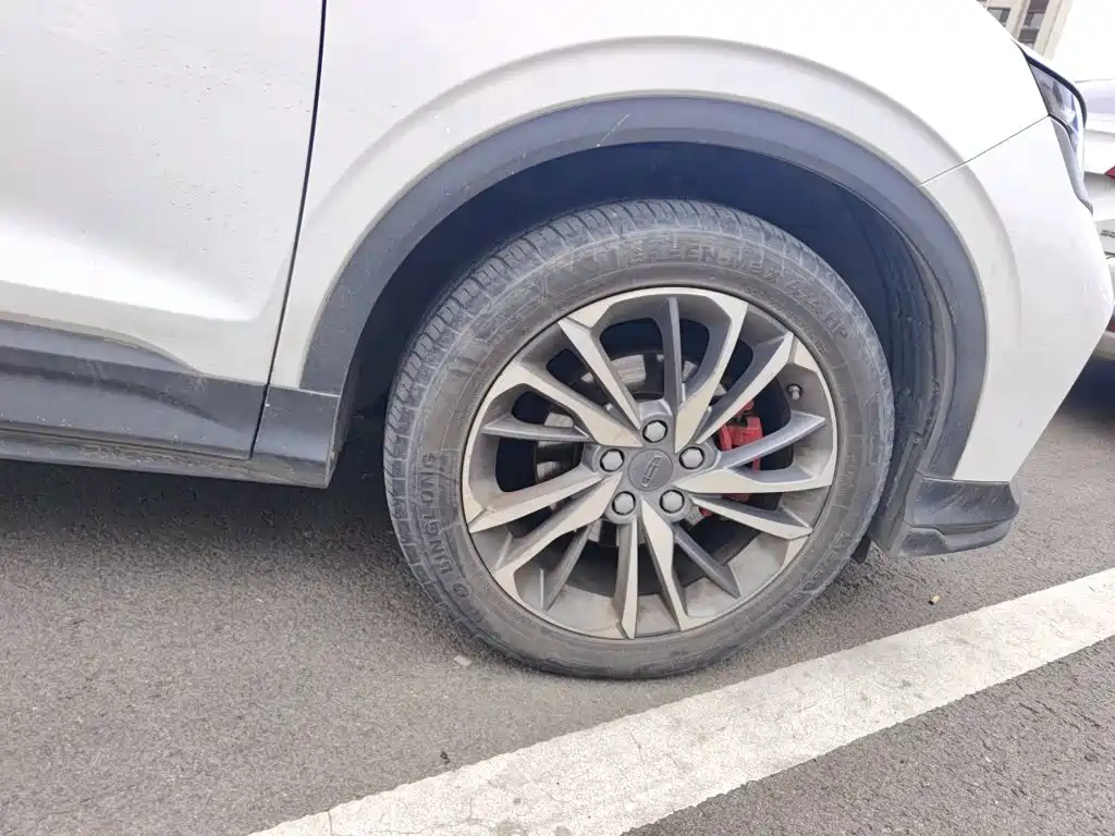 Geely Binyue — фото 10