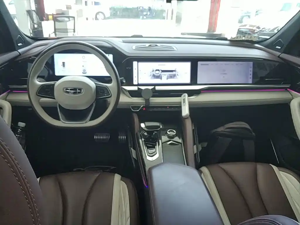 Geely Xingyue L — фото 10