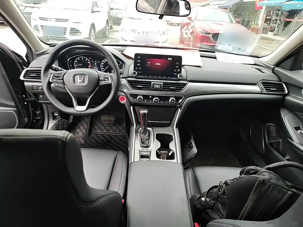 Honda Accord — фото 10