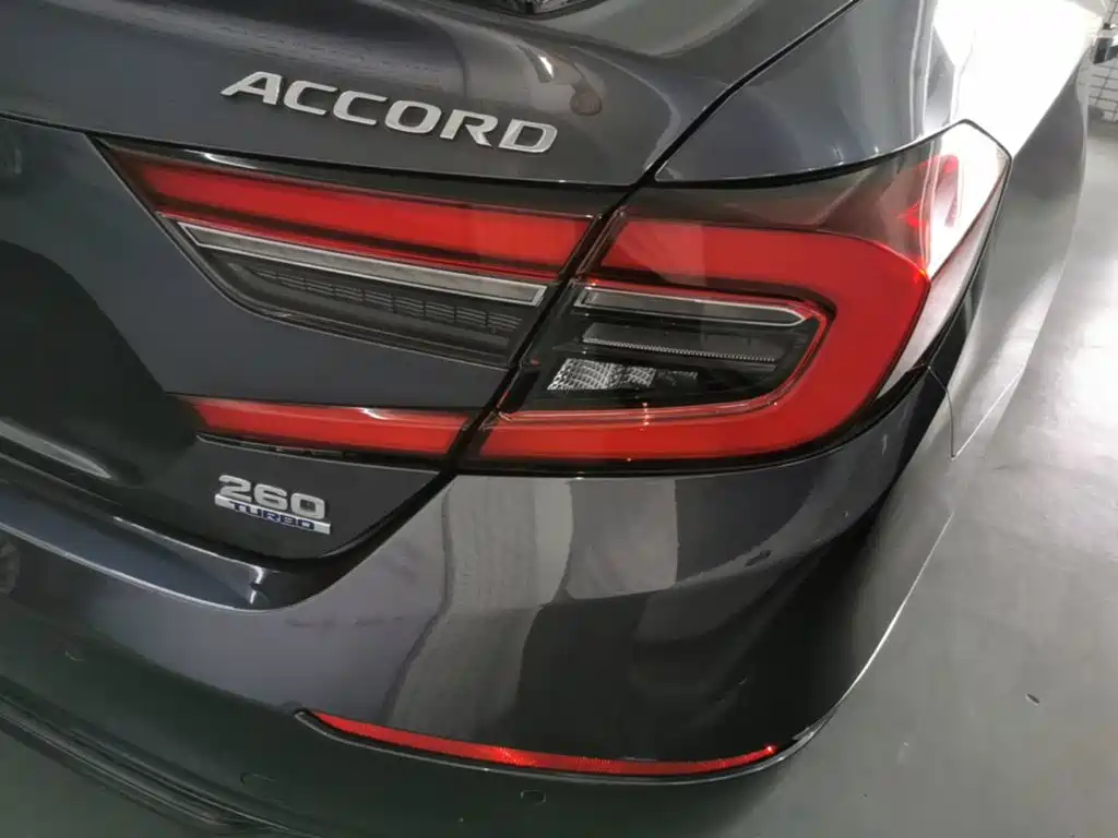 Honda Accord — фото 8