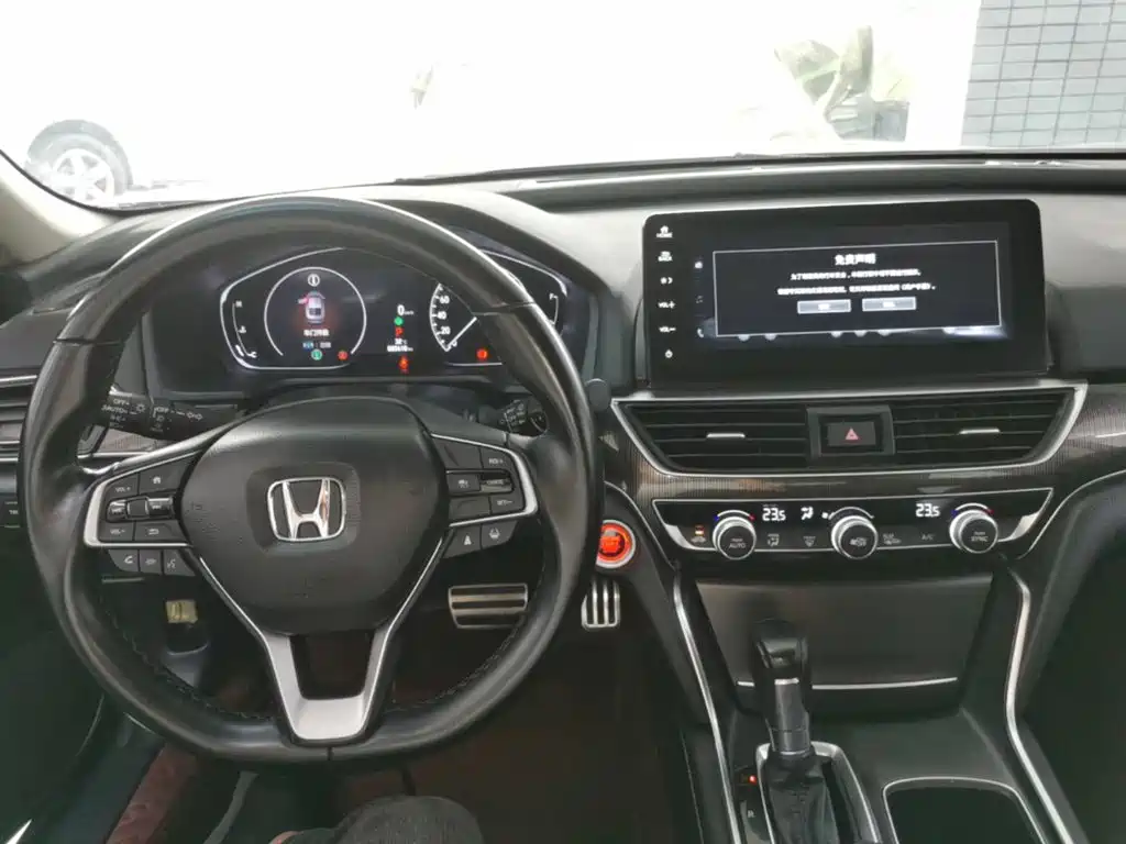 Honda Accord — фото 10