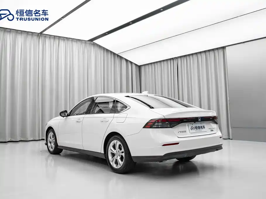 Honda Accord — фото 11
