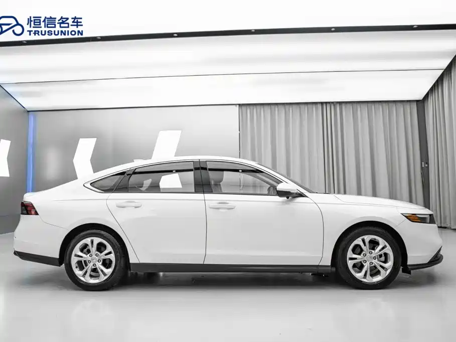 Honda Accord — фото 8