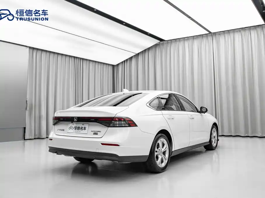 Honda Accord — фото 9