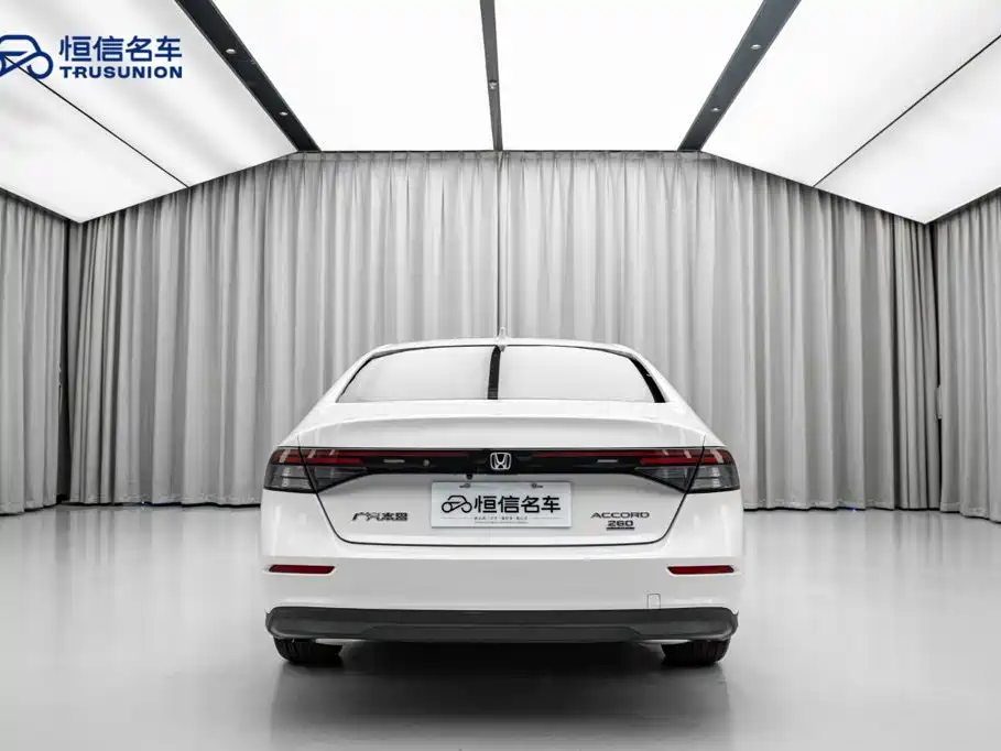 Honda Accord — фото 10