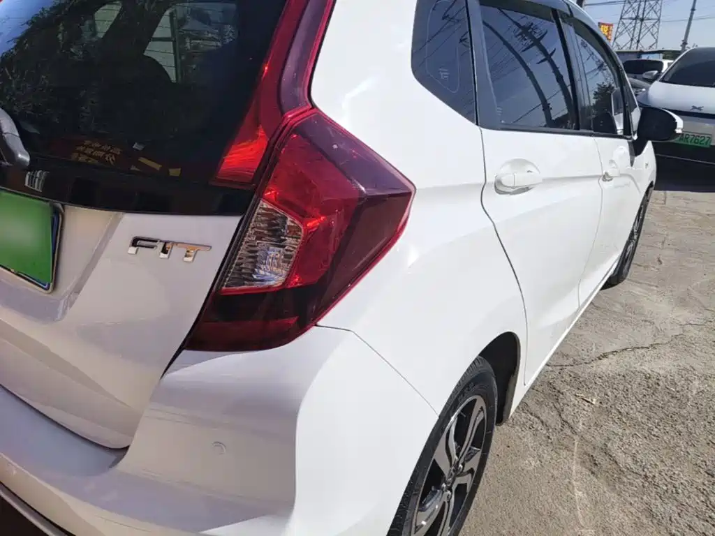 Honda Fit — фото 8