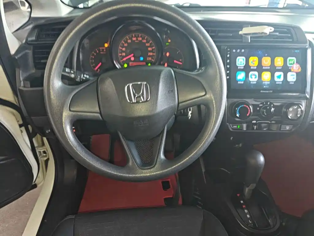 Honda Fit — фото 11