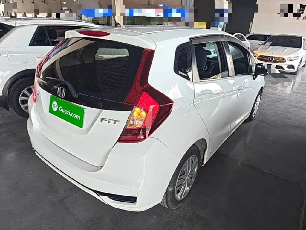 Honda Fit — фото 7