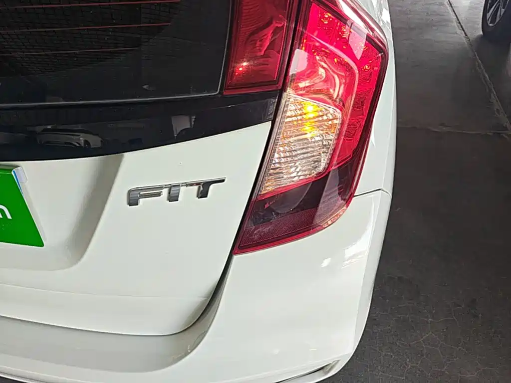 Honda Fit — фото 8