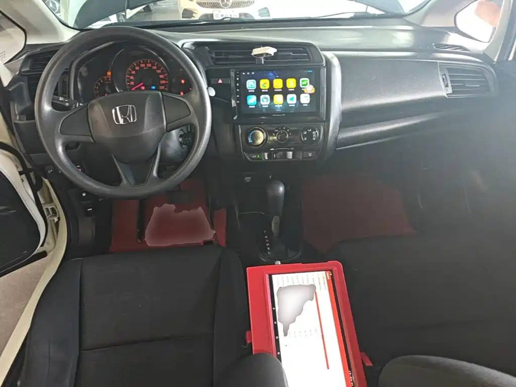 Honda Fit — фото 10