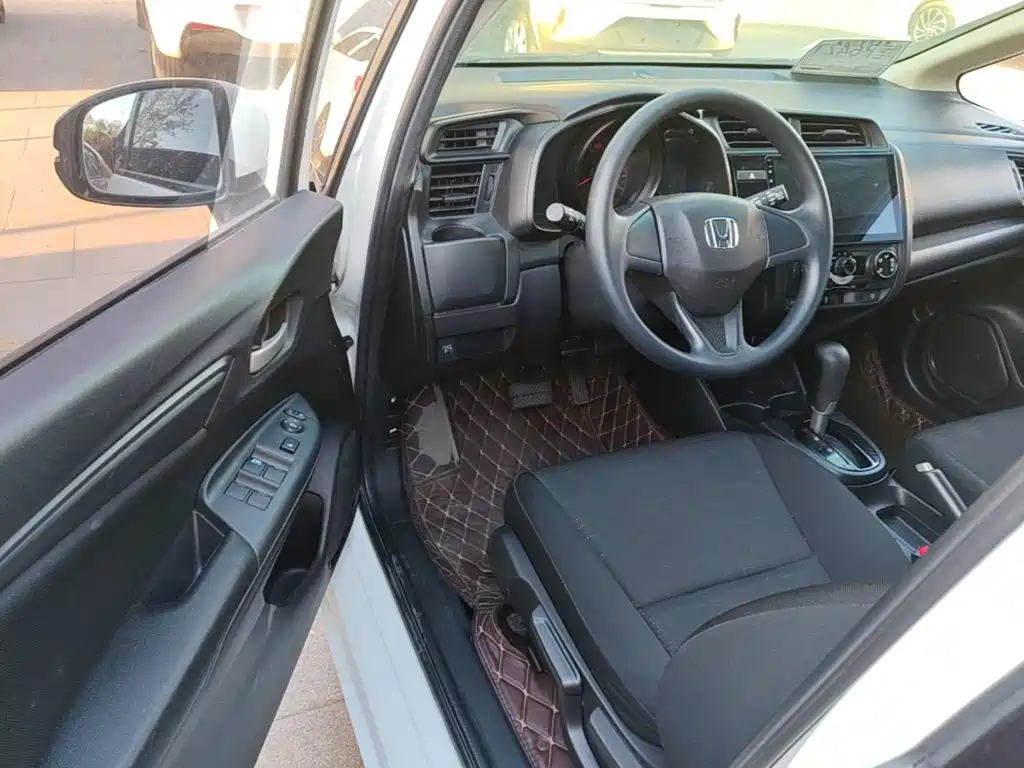 Honda Fit — фото 16