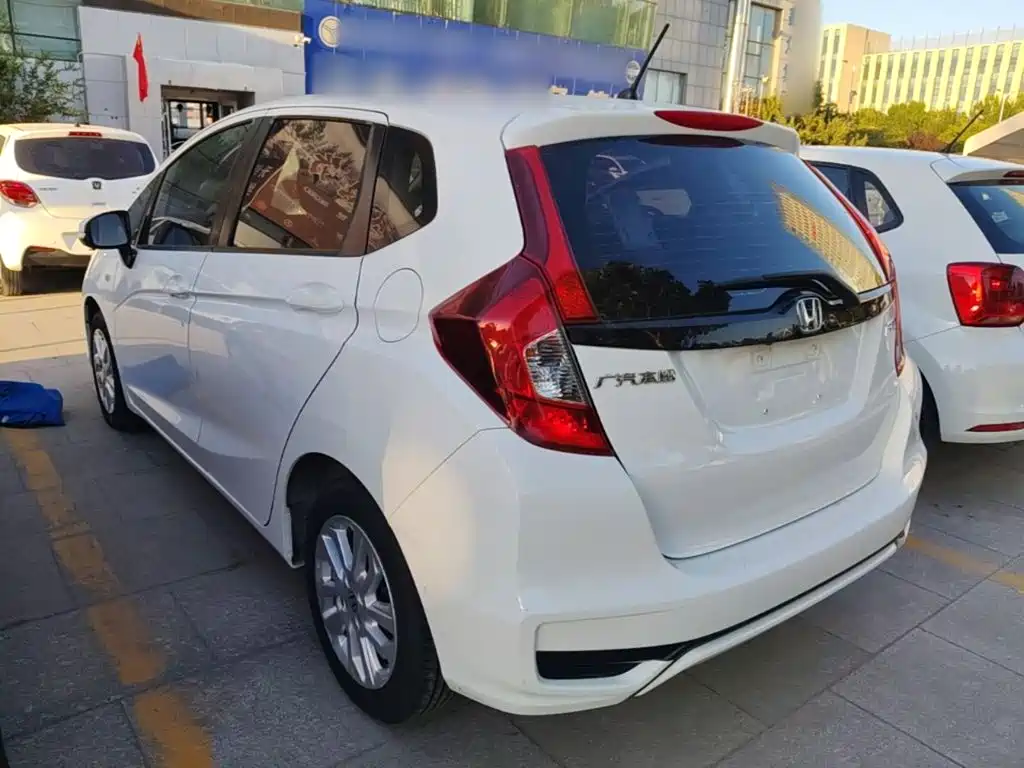 Honda Fit — фото 5
